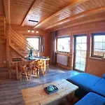 Holiday home Pod Lipami *